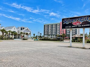 A beachside hotel with a prominent sign for River City Cafe. - Lady Luck - Second Row in Surfside Beach (Surfside Beach)