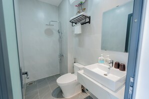 Bathroom - Sea Moon Hotel Da Nang (Da Nang)