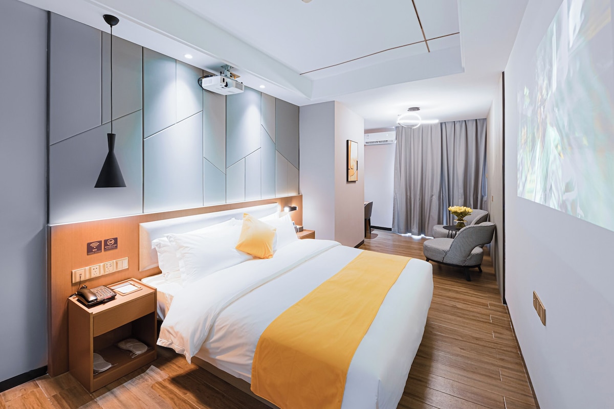 Chambre Simple Supérieure, balcon, vue ville | Rideaux occultants, fer et planche à repasser, Wi-Fi gratuit