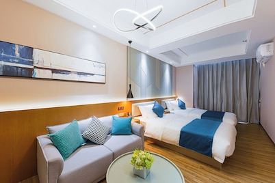 Poltton International Apartment 