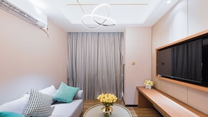 Classic Single Room, City View | Living area - Poltton International Apartment  (foshanshi)