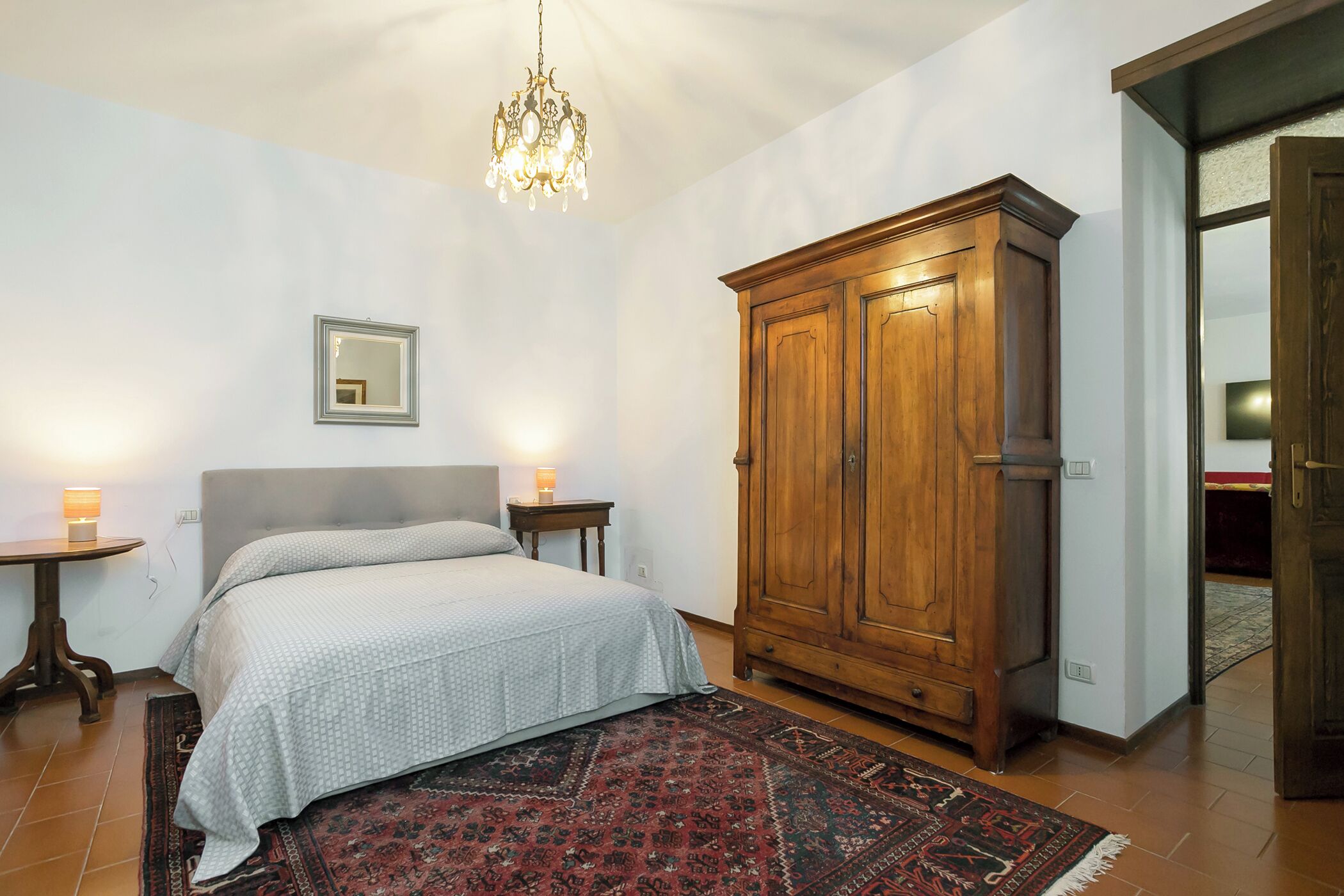 5 bedrooms, iron/ironing board