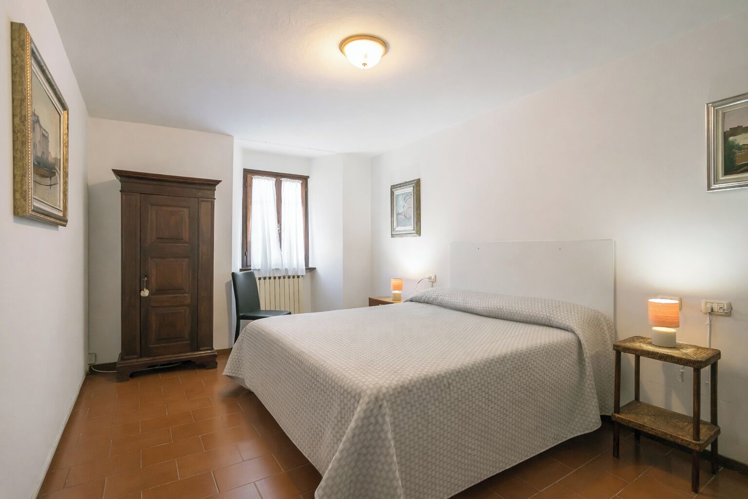 5 Schlafzimmer, Bügeleisen/Bügelbrett
