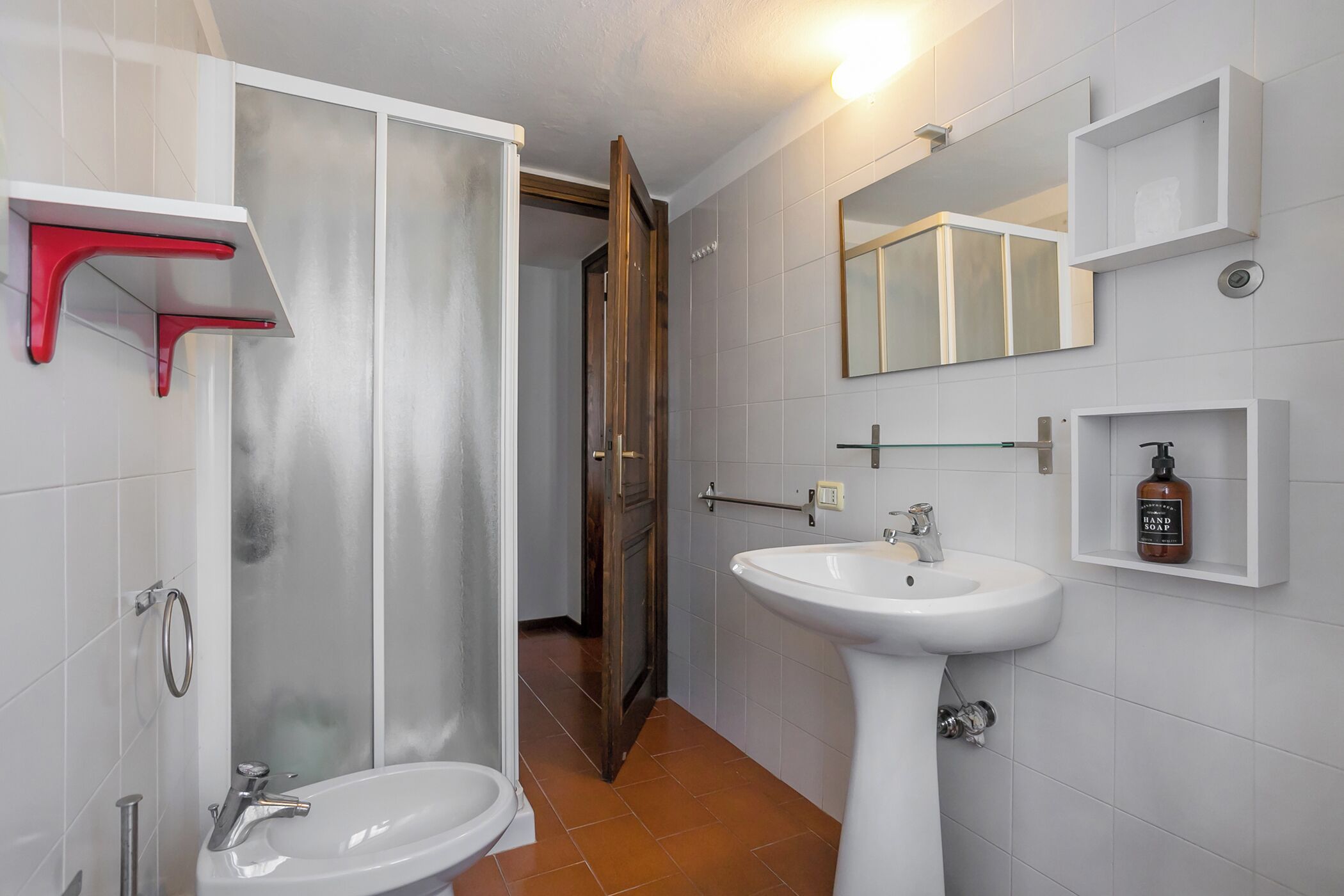 Shower, bidet, shampoo