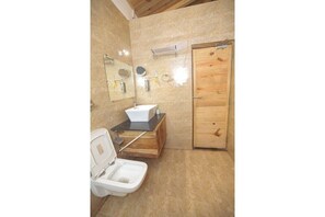 Shower, free toiletries, towels, soap - Village Utopia (Canacona)