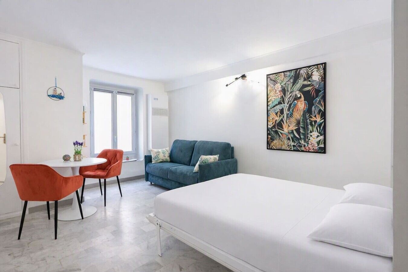 Iron/ironing board, WiFi, bed sheets