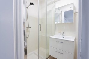 Bathroom - Orphée - Cozy Studio | Near the Train Station | Central (Cannes)