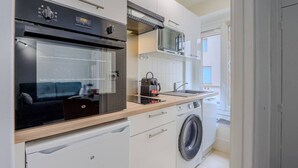 Refrigerador, microondas, horno y lavavajillas 