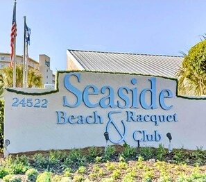 Unclassified image, 2 of 20, button - Saltystaysal (Orange Beach)