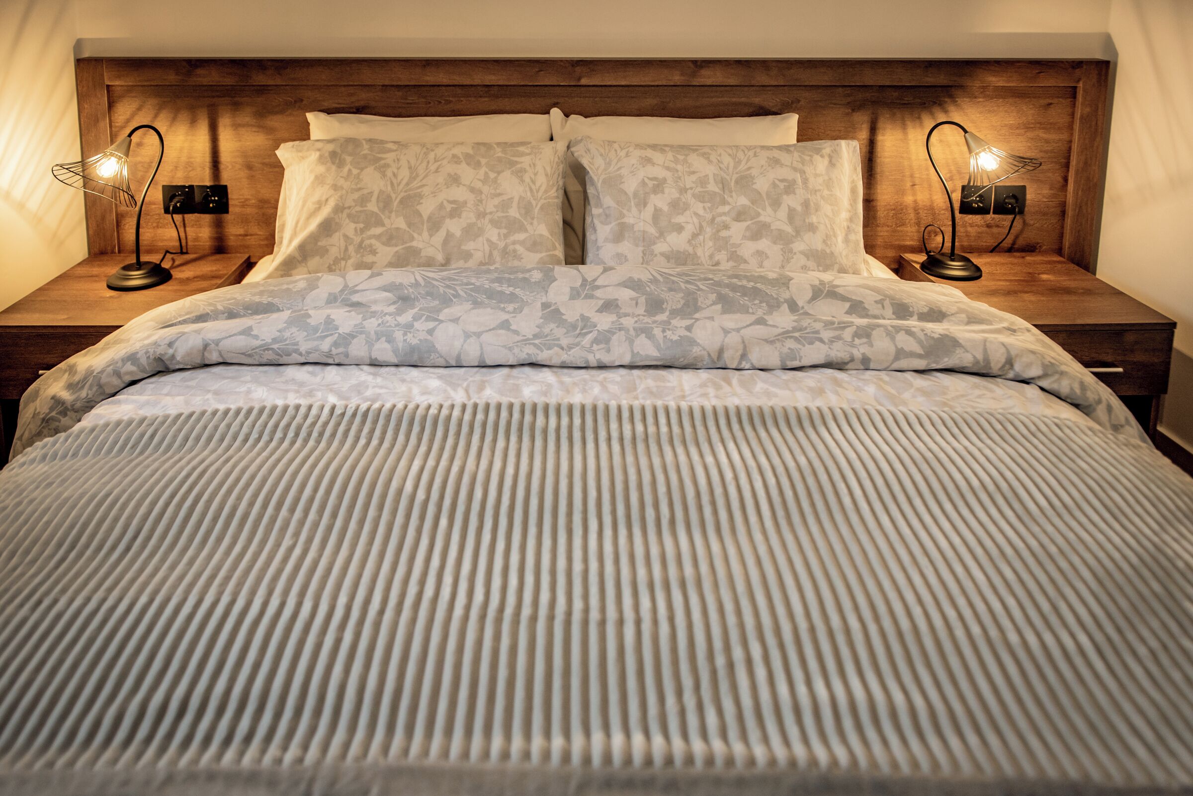 WiFi, bed sheets