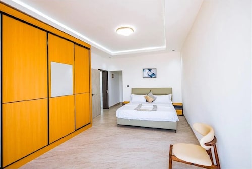 Ben Lux Apartments