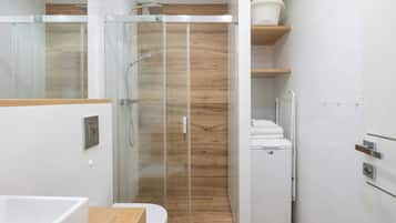 Shower, hair dryer, towels, shampoo