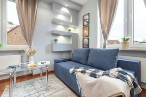 TV, offices - Bright Grey Apartment | Close to the Beach (Sopot)