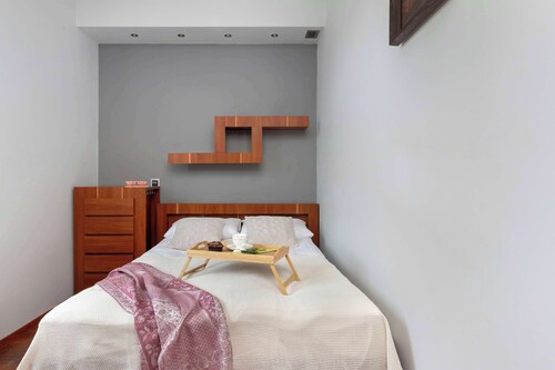 Bright Grey Apartment | Close to the Beach