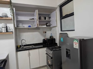 Private kitchen - Kaisa Gardens View Palace Apartment (Nairobi)