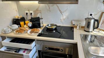 Coffee/tea maker, fridge, microwave, oven