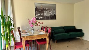 Dining - Cozy Family Cocoon in Paris: Comfort & Parking (Villejuif)