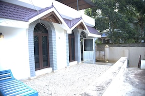 Luxury House | Exterior detail - Pop Tavern Kerala house  (Kovalam)