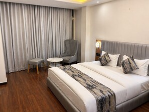 Basic Double Room | Laptop workspace, WiFi (free) - PRISHA HOTAL AND RESTAURANTS (Zirakpur)