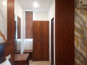Basic Double Room | Interior - PRISHA HOTAL AND RESTAURANTS (Zirakpur)