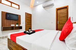 Comfort Double Room | Laptop workspace, WiFi (free) - PRISHA HOTAL AND RESTAURANTS (Zirakpur)