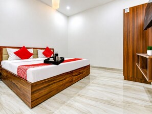 Comfort Double Room | Laptop workspace, WiFi (free) - PRISHA HOTAL AND RESTAURANTS (Zirakpur)