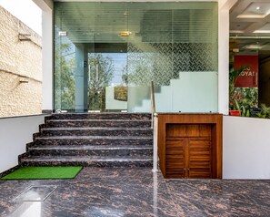 Lobby - PRISHA HOTAL AND RESTAURANTS (Zirakpur)