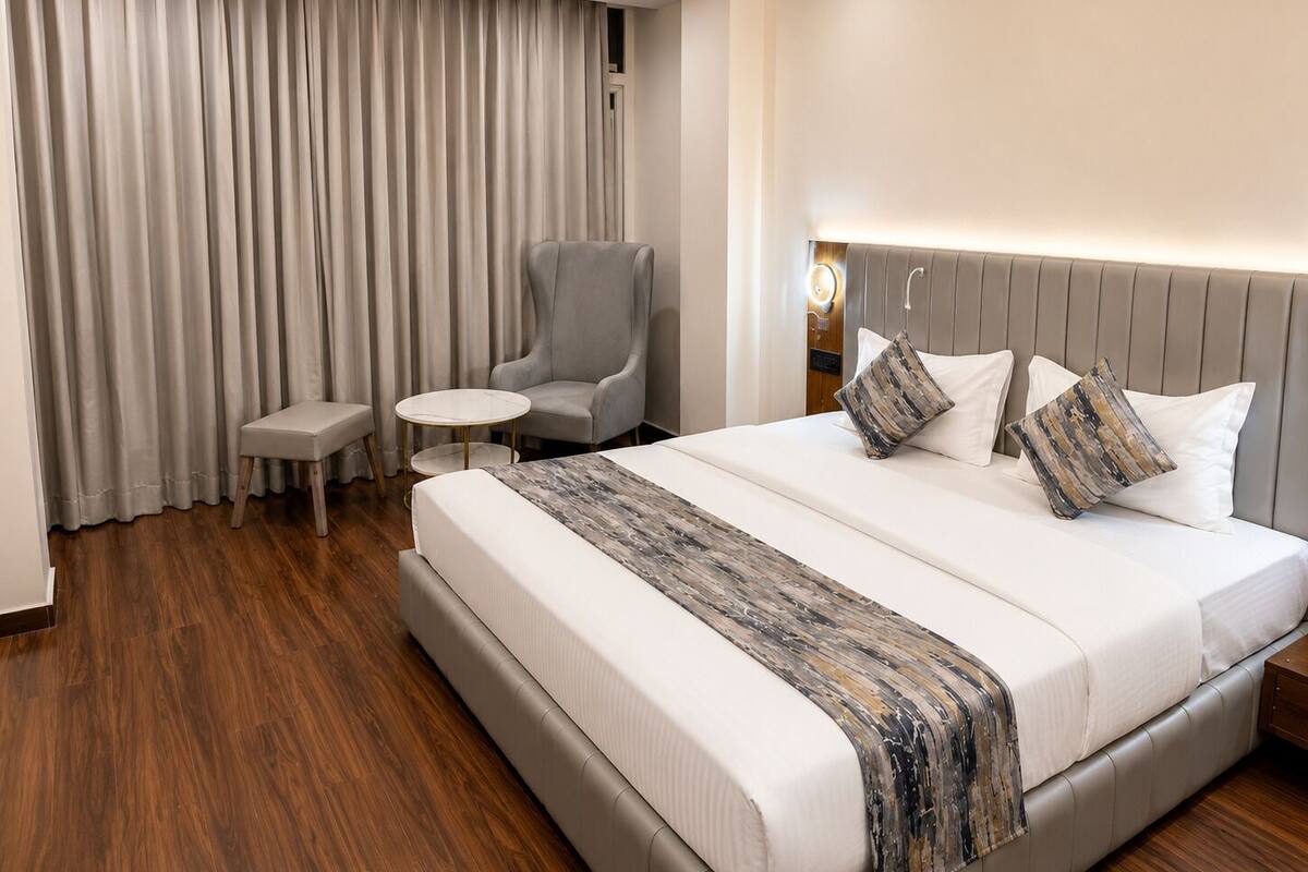 Basic Double Room | Laptop workspace, WiFi (free)