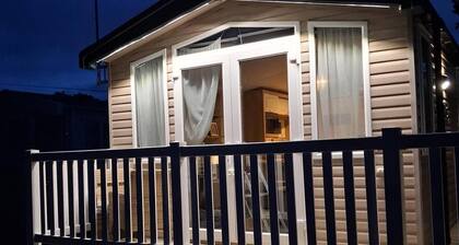 Caravan Sleeps 4 Garden Parking