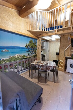 Living area - Stay in this romantic setting and cherish the memory for the rest of your life. (Catania)