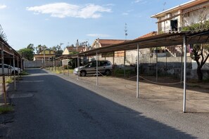 Property grounds - Stay in this romantic setting and cherish the memory for the rest of your life. (Catania)