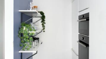 Apartamento, baño privado | Cocina privada | Cafetera o tetera, hervidor eléctrico, trona infantil y papel de cocina