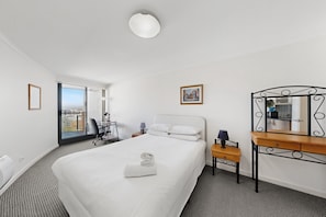 Bedroom - Top Floor Braddon | Sunset Views to Black Mountain (Braddon)