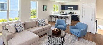 NEW 3BR/3.5BA Near UNT | 2-Car Garage | Sleeps 6