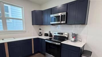 Coffee/tea maker, fridge, microwave, oven