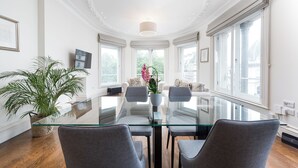 Apartment, Stadtblick | Speisen