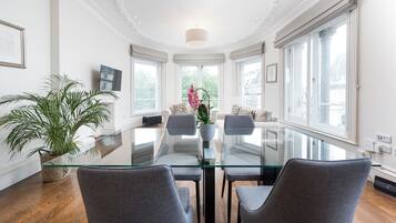 Appartement, vue ville | Restauration