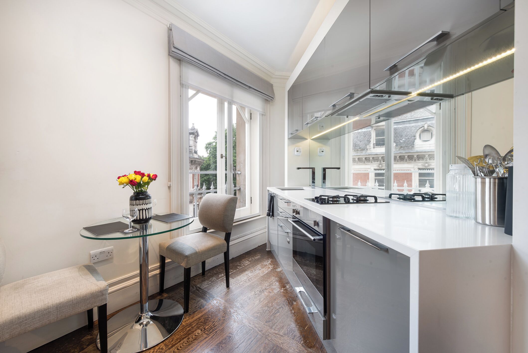 Appartement, vue ville | Cuisine privée | Micro-ondes, four, plaque de cuisson, lave-vaisselle