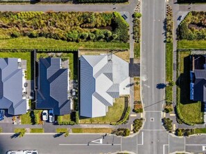 Exterior - The Meadow - 5 Bedroom HOME - Relax and Enjoy (Christchurch)