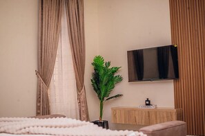Economy Apartment, Balcony, City View | Interior