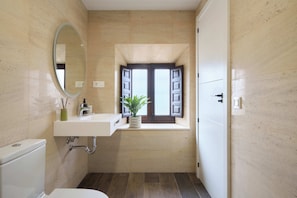 Handtücher, Seife, Shampoo, Toilettenpapier