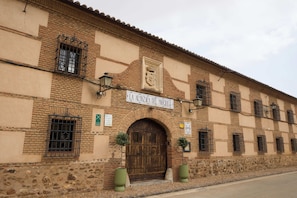 Exterior - HOSPEDERÍA ALMAZARA DEL MARQUÉS (Viso del Marqués)