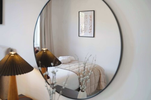 Modern 3BR Brompton Court Wi-Fi By Stay with Us
