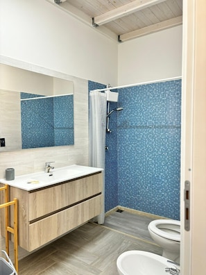 Quadruple Room | Bathroom - Casa Vacanze - Le stanze di Eolo (MARSALA)