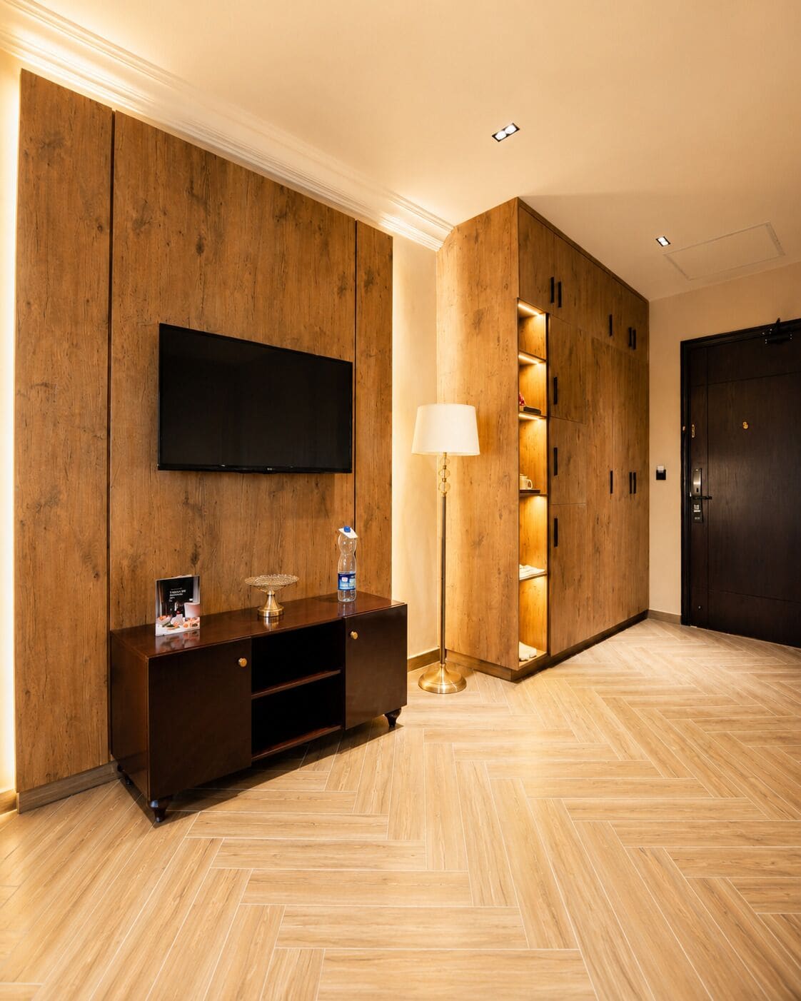 Deluxe Room | In-room safe, desk, laptop workspace, iron/ironing board