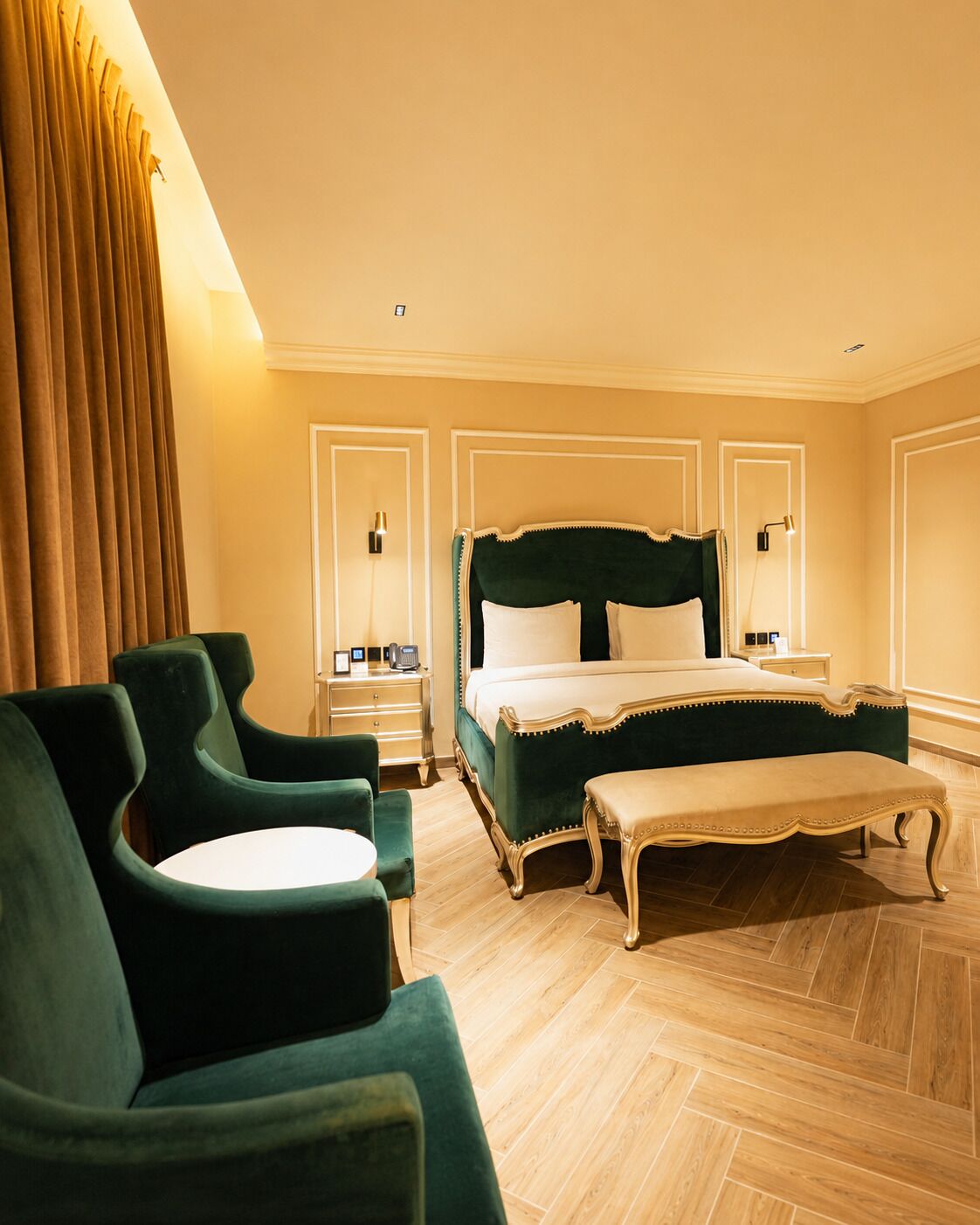 Executive Suite | In-room safe, desk, laptop workspace, iron/ironing board