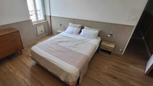 Ảnh chưa phân loại, 1 trong số 8 ảnh, nút
