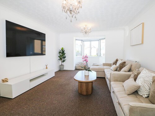 4 Atlantic Close