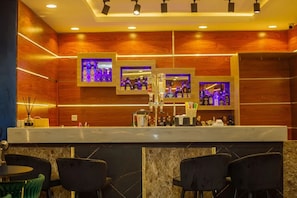 Bar (on property) - Mohit Hotel and Suites (Lagos)