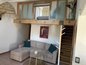Interior - Camargue stirrup (Saintes-Maries-de-la-Mer)